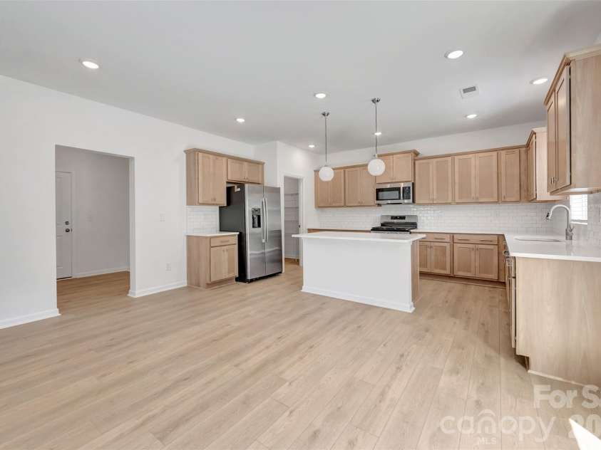 1719 Boulder Ridge Drive, Gastonia, NC 28052.  MLS# CAR4346176, YatesRealty ID 18235. Breakfast area