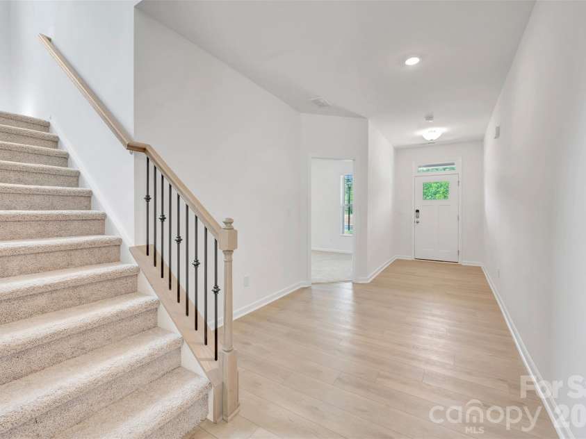 1719 Boulder Ridge Drive, Gastonia, NC 28052.  MLS# CAR4346176, YatesRealty ID 18235. Foyer