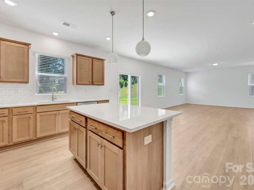 1719 Boulder Ridge Drive, Gastonia, NC 28052.  MLS# CAR4346176, YatesRealty ID 18235. Kitchen
