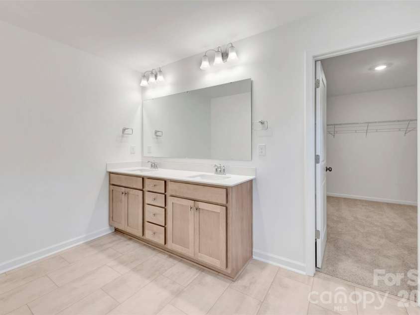 1719 Boulder Ridge Drive, Gastonia, NC 28052.  MLS# CAR4346176, YatesRealty ID 18235. Owner's suite