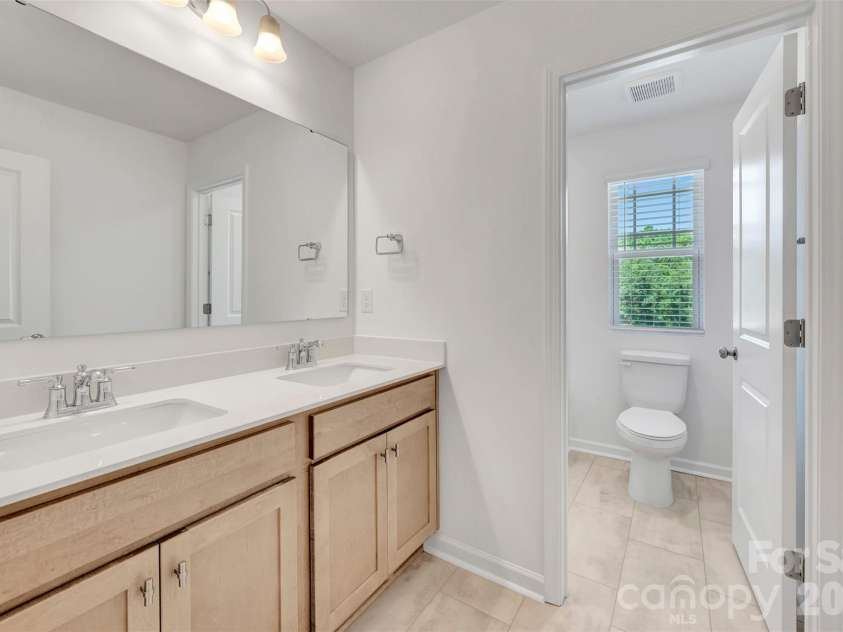 1719 Boulder Ridge Drive, Gastonia, NC 28052.  MLS# CAR4346176, YatesRealty ID 18235. Secondary bathroom