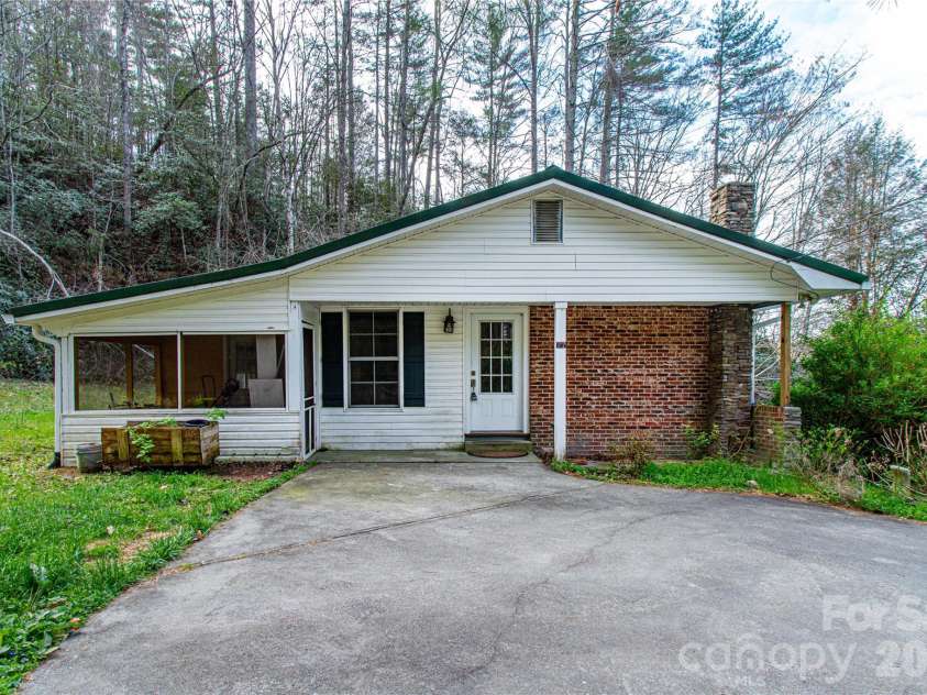 108 Poplar Gap Road, Brevard, NC 28712.  MLS# CAR4365954, YatesRealty ID 18236. 