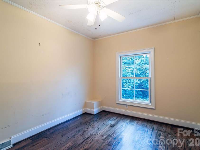 108 Poplar Gap Road, Brevard, NC 28712.  MLS# CAR4365954, YatesRealty ID 18236. 