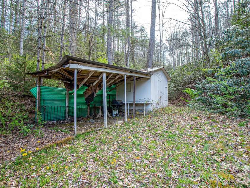108 Poplar Gap Road, Brevard, NC 28712.  MLS# CAR4365954, YatesRealty ID 18236. 