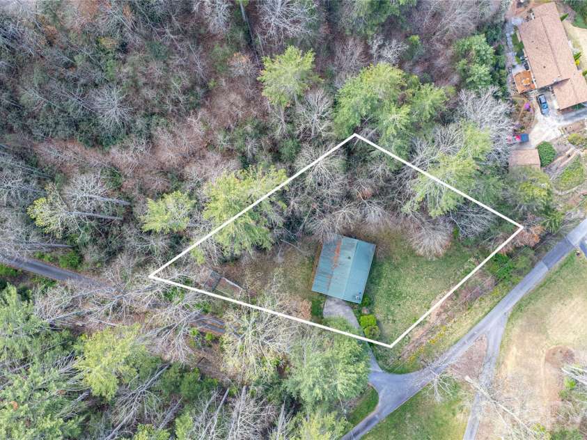 108 Poplar Gap Road, Brevard, NC 28712.  MLS# CAR4365954, YatesRealty ID 18236. 