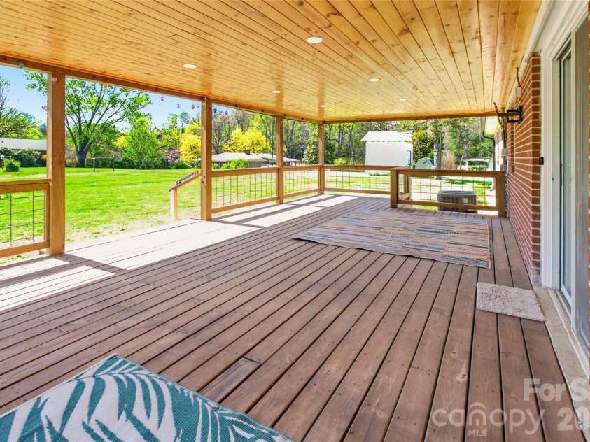 279 Garden Lane, Canton, NC 28716.  MLS# CAR4365591, YatesRealty ID 18237. 