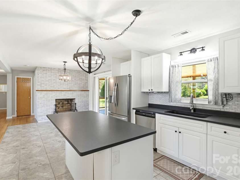 279 Garden Lane, Canton, NC 28716.  MLS# CAR4365591, YatesRealty ID 18237. 