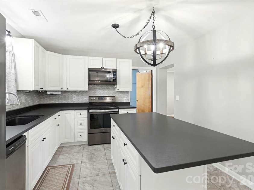 279 Garden Lane, Canton, NC 28716.  MLS# CAR4365591, YatesRealty ID 18237. 