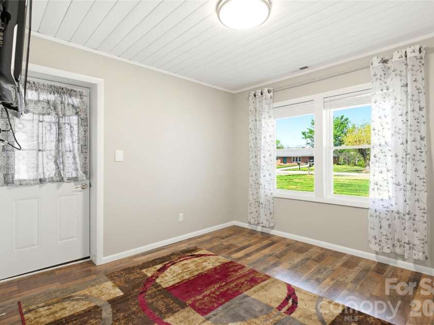 279 Garden Lane, Canton, NC 28716.  MLS# CAR4365591, YatesRealty ID 18237. 