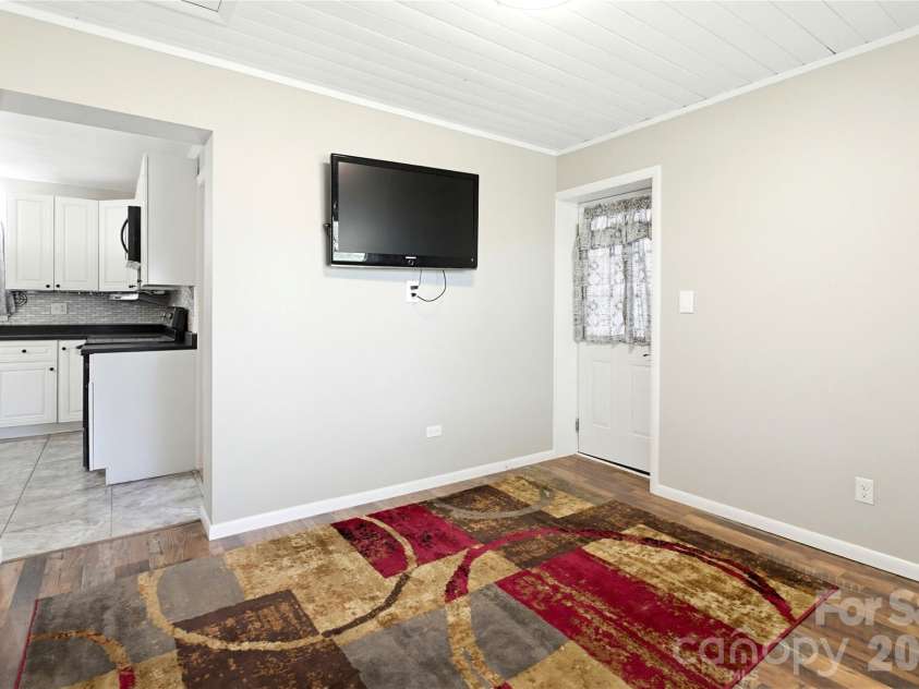 279 Garden Lane, Canton, NC 28716.  MLS# CAR4365591, YatesRealty ID 18237. 