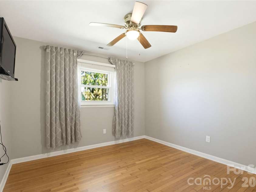 279 Garden Lane, Canton, NC 28716.  MLS# CAR4365591, YatesRealty ID 18237. 