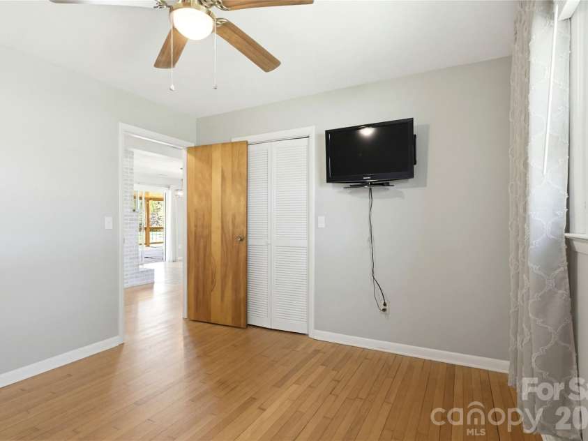 279 Garden Lane, Canton, NC 28716.  MLS# CAR4365591, YatesRealty ID 18237. 