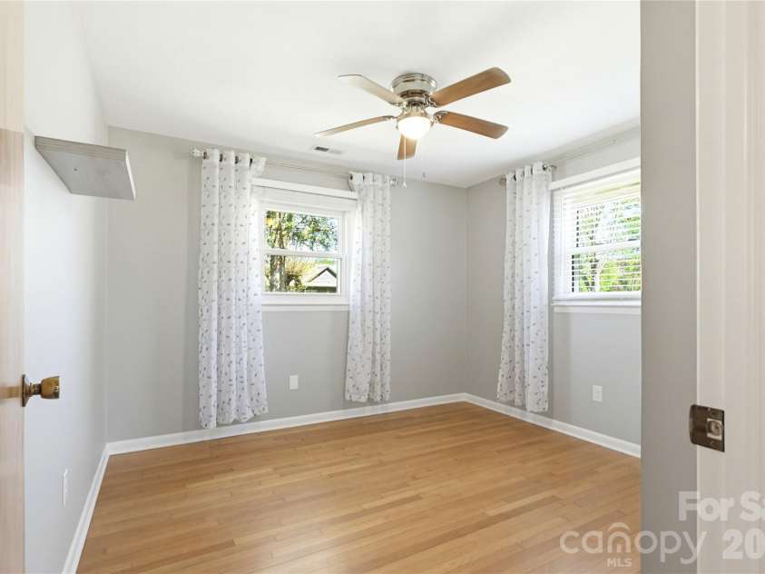 279 Garden Lane, Canton, NC 28716.  MLS# CAR4365591, YatesRealty ID 18237. 