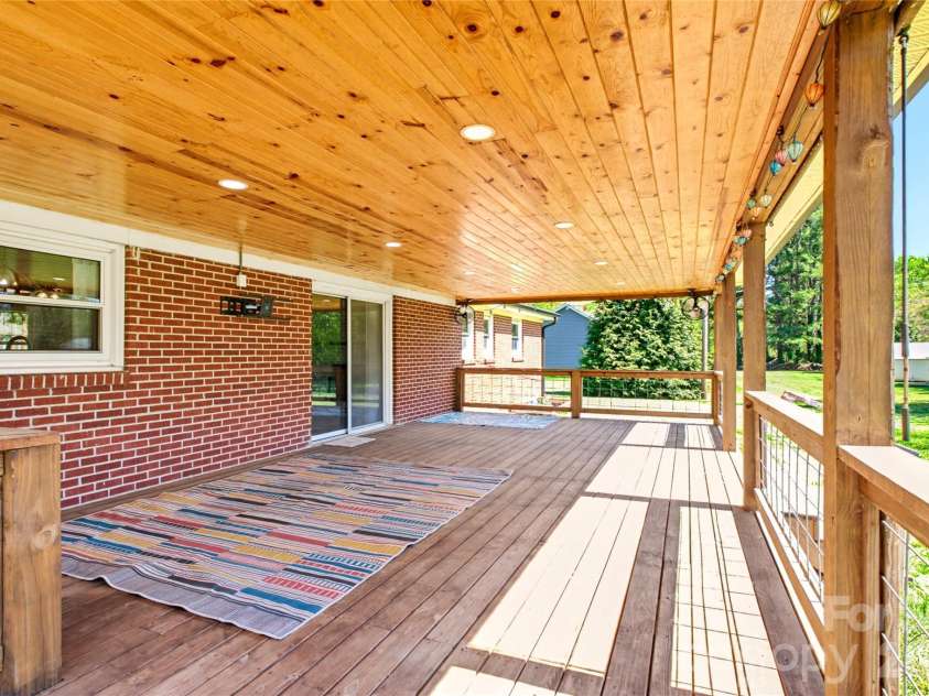 279 Garden Lane, Canton, NC 28716.  MLS# CAR4365591, YatesRealty ID 18237. 