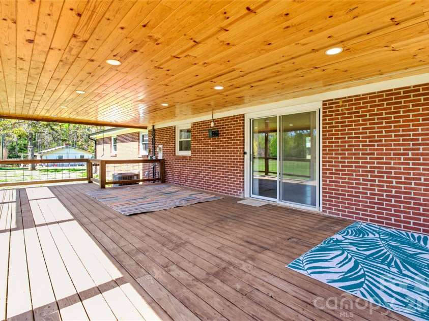 279 Garden Lane, Canton, NC 28716.  MLS# CAR4365591, YatesRealty ID 18237. 