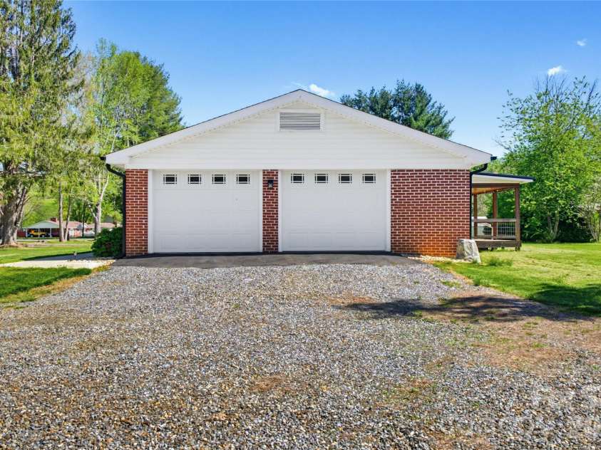 279 Garden Lane, Canton, NC 28716.  MLS# CAR4365591, YatesRealty ID 18237. 