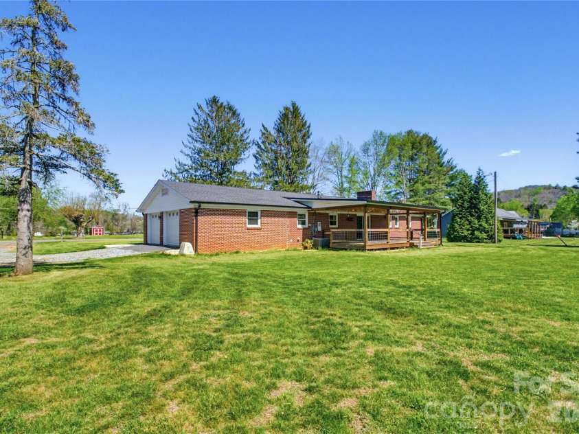 279 Garden Lane, Canton, NC 28716.  MLS# CAR4365591, YatesRealty ID 18237. 