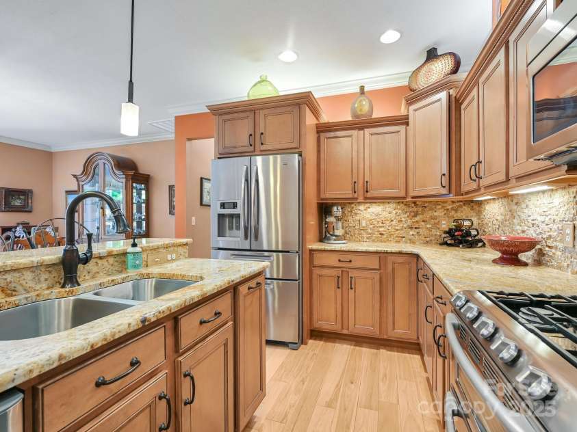 560 Summerfield Place, Flat Rock, NC 28731.  MLS# CAR4262999, YatesRealty ID 18237. 