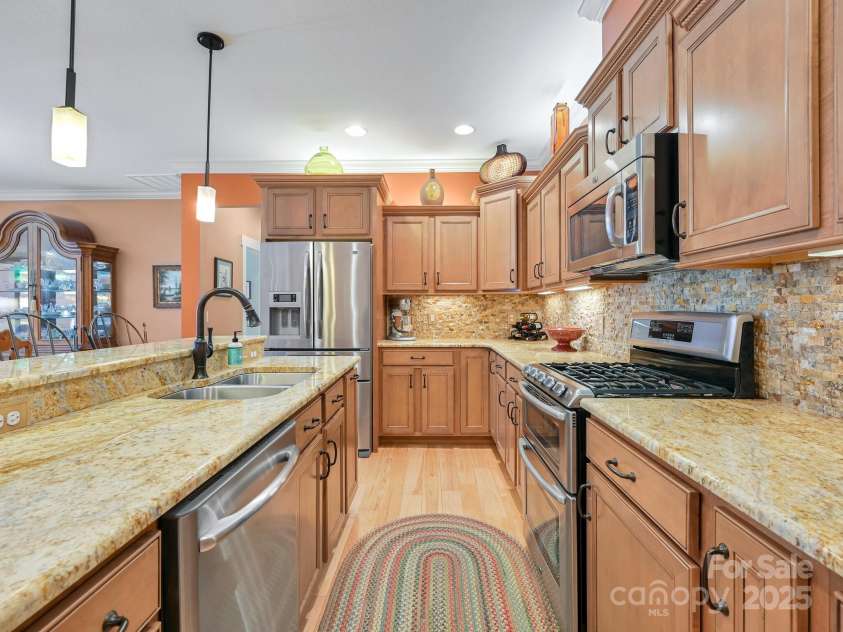 560 Summerfield Place, Flat Rock, NC 28731.  MLS# CAR4262999, YatesRealty ID 18237. 