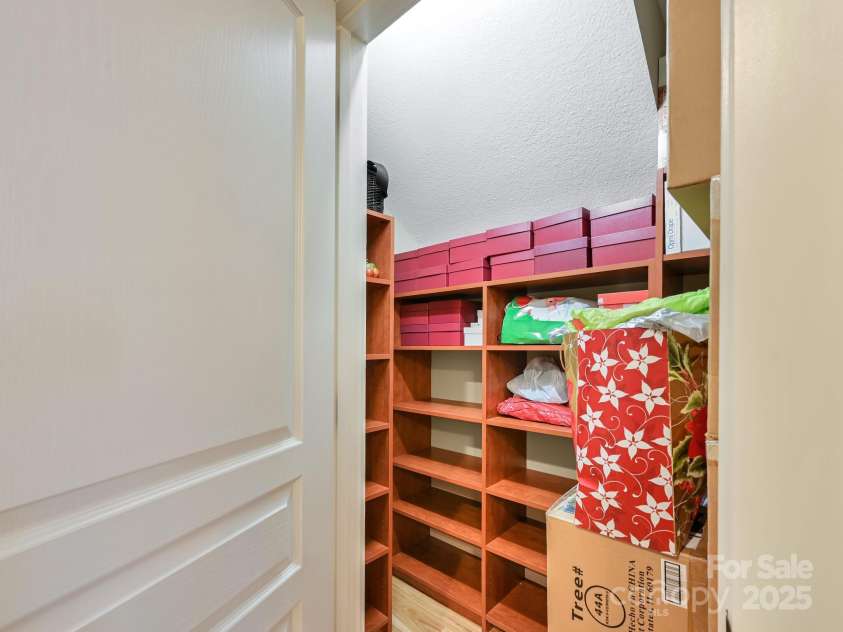 560 Summerfield Place, Flat Rock, NC 28731.  MLS# CAR4262999, YatesRealty ID 18237. 