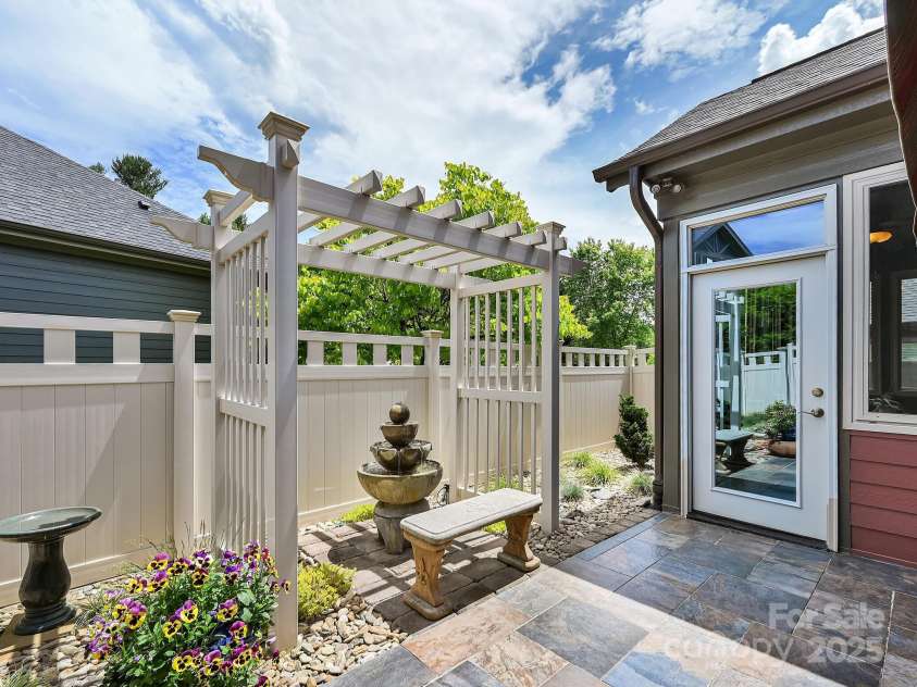 560 Summerfield Place, Flat Rock, NC 28731.  MLS# CAR4262999, YatesRealty ID 18237. 