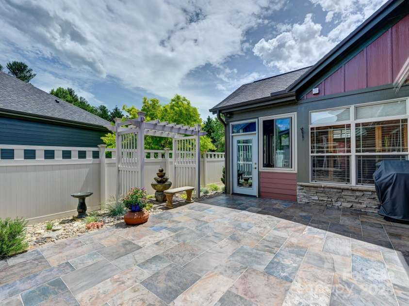 560 Summerfield Place, Flat Rock, NC 28731.  MLS# CAR4262999, YatesRealty ID 18237. 