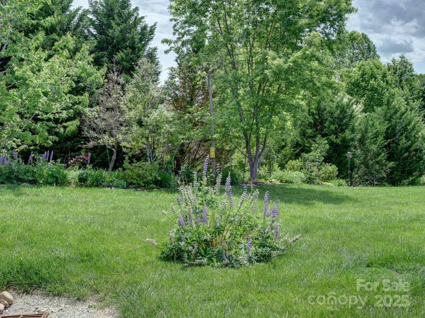 560 Summerfield Place, Flat Rock, NC 28731.  MLS# CAR4262999, YatesRealty ID 18237. 