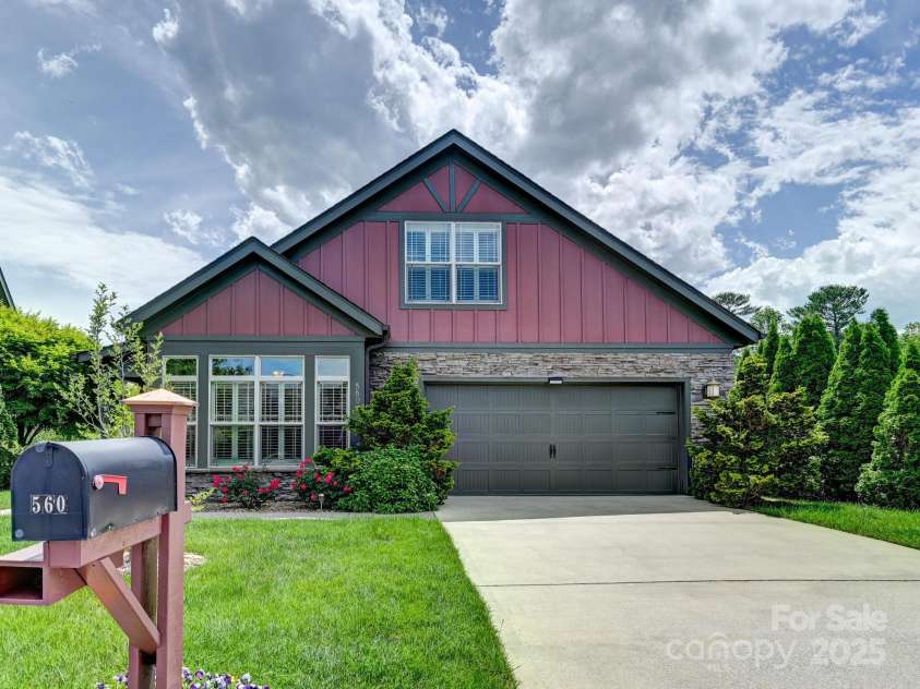 560 Summerfield Place, Flat Rock, NC 28731.  MLS# CAR4262999, YatesRealty ID 18237. 