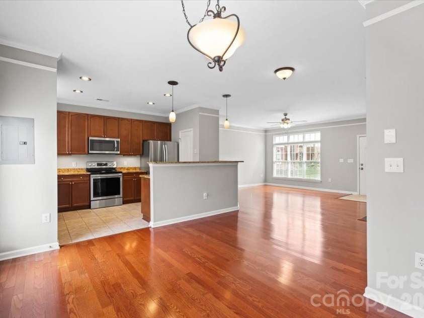 1017 Central Park Circle, Davidson, NC 28036.  MLS# CAR4365961, YatesRealty ID 18238. Spacious dining area
