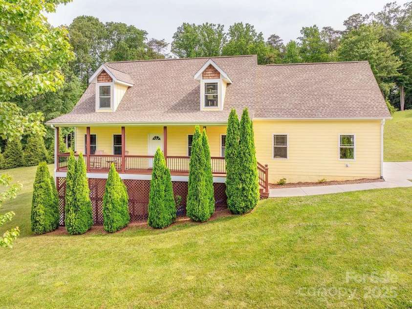 104 Bobby Ridge Drive, Leicester, NC 28748.  MLS# CAR4257247, YatesRealty ID 18239. 