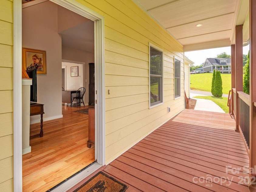 104 Bobby Ridge Drive, Leicester, NC 28748.  MLS# CAR4257247, YatesRealty ID 18239. 