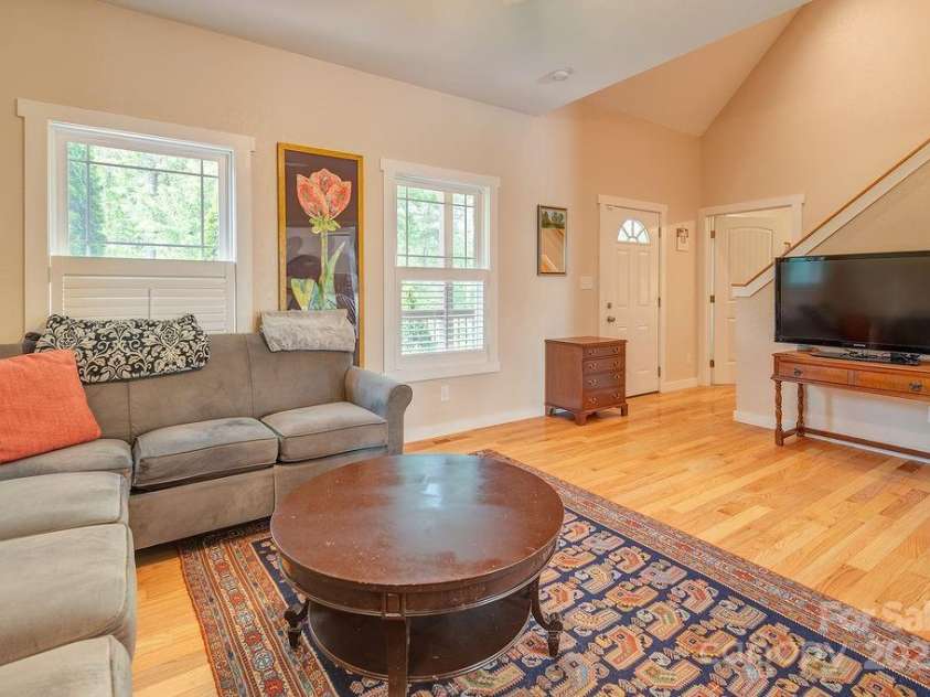 104 Bobby Ridge Drive, Leicester, NC 28748.  MLS# CAR4257247, YatesRealty ID 18239. 