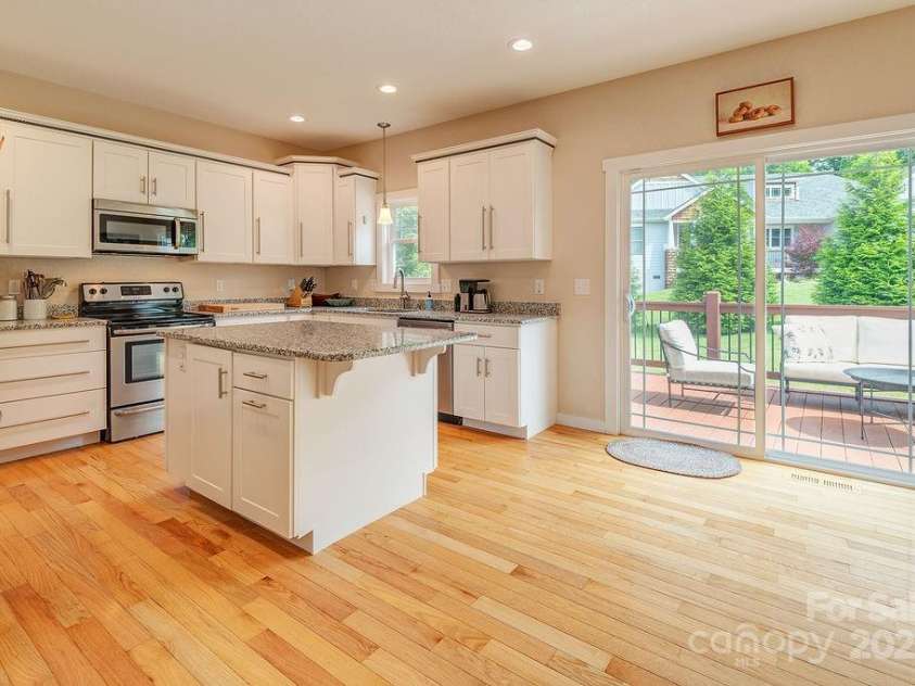 104 Bobby Ridge Drive, Leicester, NC 28748.  MLS# CAR4257247, YatesRealty ID 18239. 