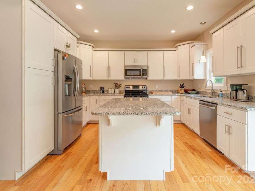 104 Bobby Ridge Drive, Leicester, NC 28748.  MLS# CAR4257247, YatesRealty ID 18239. 