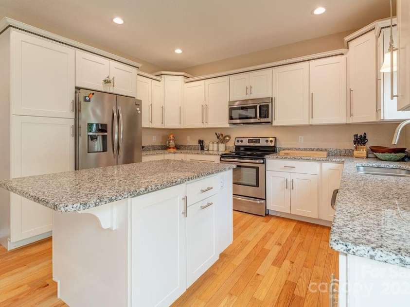 104 Bobby Ridge Drive, Leicester, NC 28748.  MLS# CAR4257247, YatesRealty ID 18239. 