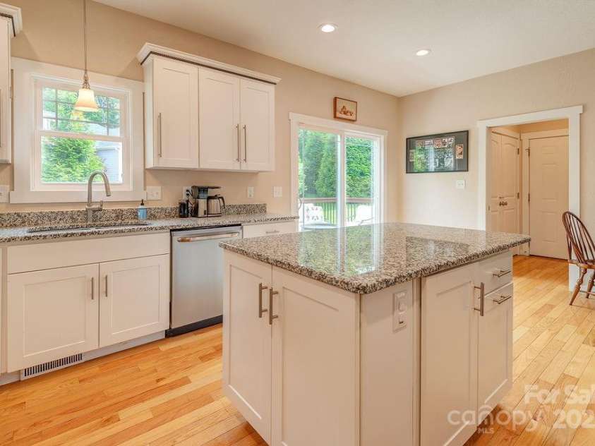 104 Bobby Ridge Drive, Leicester, NC 28748.  MLS# CAR4257247, YatesRealty ID 18239. 