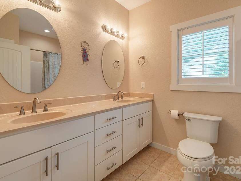 104 Bobby Ridge Drive, Leicester, NC 28748.  MLS# CAR4257247, YatesRealty ID 18239. 