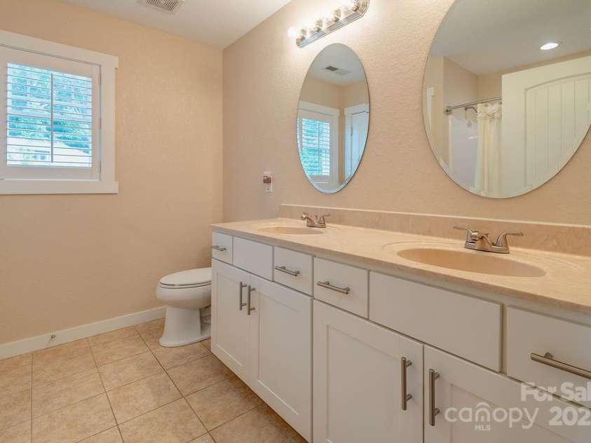 104 Bobby Ridge Drive, Leicester, NC 28748.  MLS# CAR4257247, YatesRealty ID 18239. 