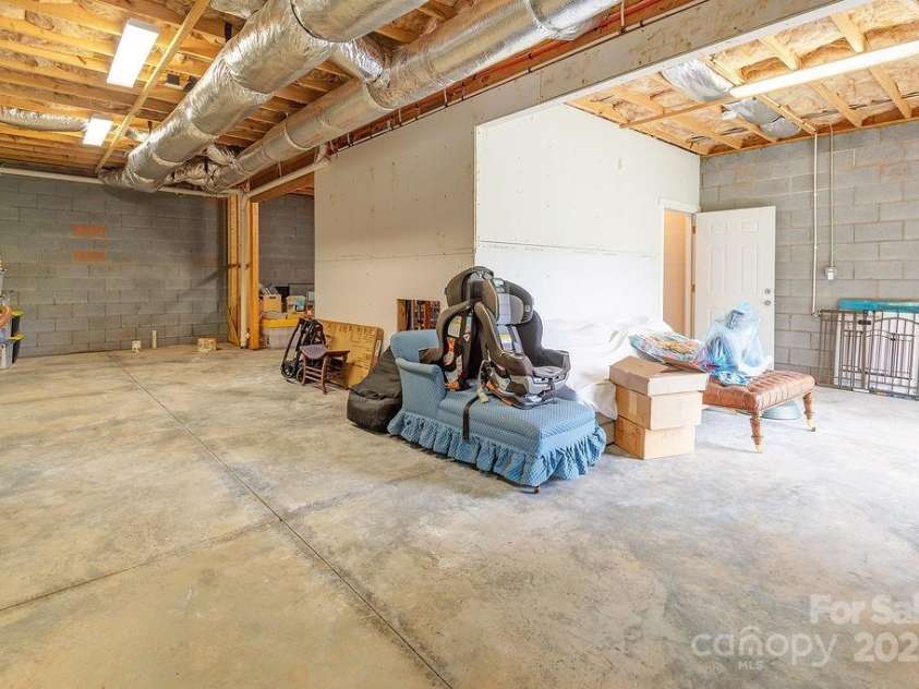 104 Bobby Ridge Drive, Leicester, NC 28748.  MLS# CAR4257247, YatesRealty ID 18239. 