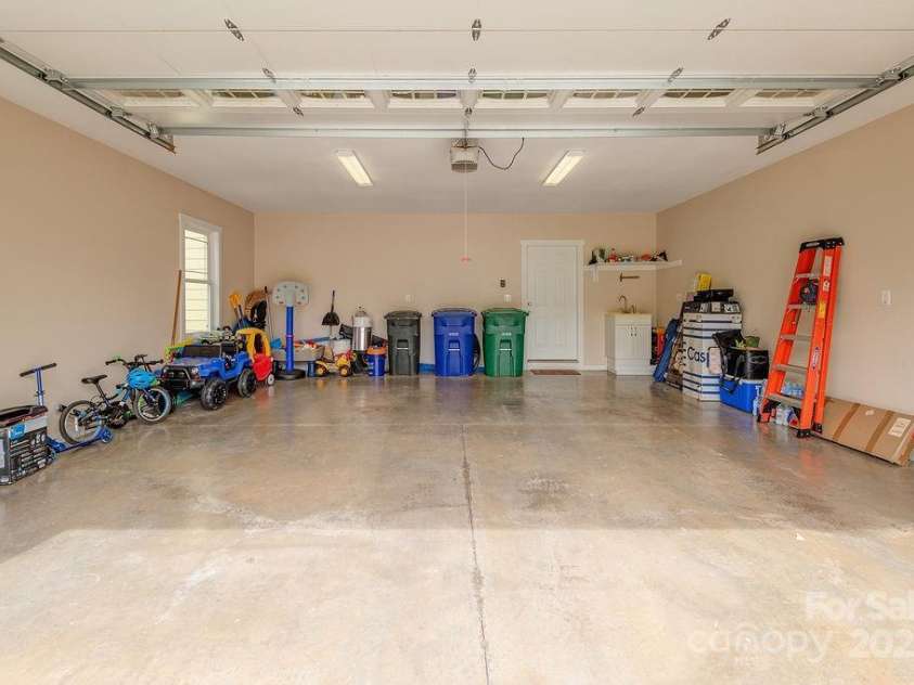 104 Bobby Ridge Drive, Leicester, NC 28748.  MLS# CAR4257247, YatesRealty ID 18239. 