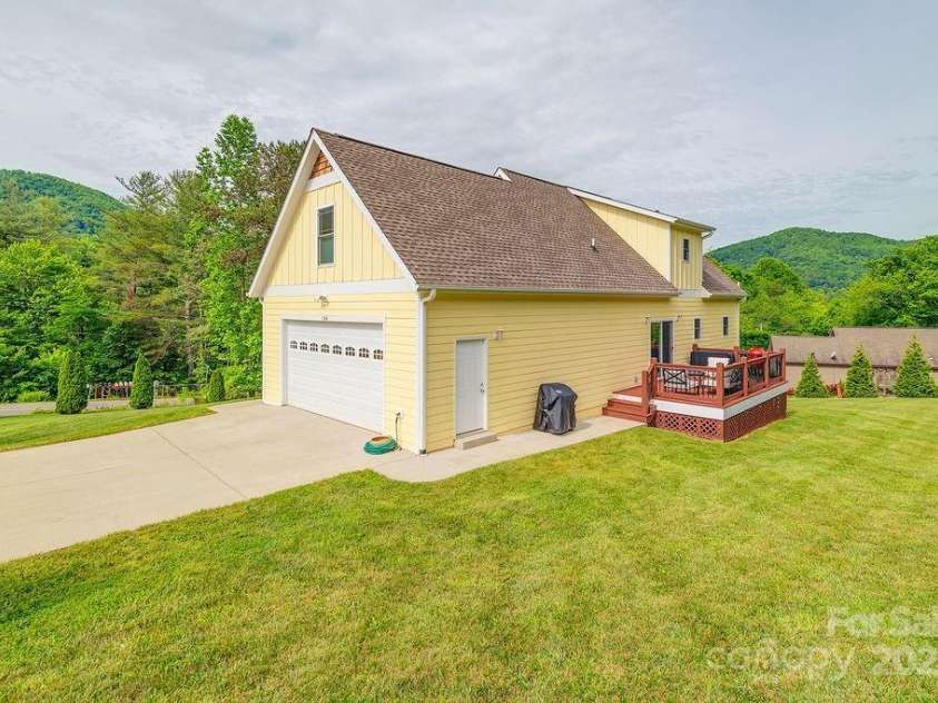 104 Bobby Ridge Drive, Leicester, NC 28748.  MLS# CAR4257247, YatesRealty ID 18239. 