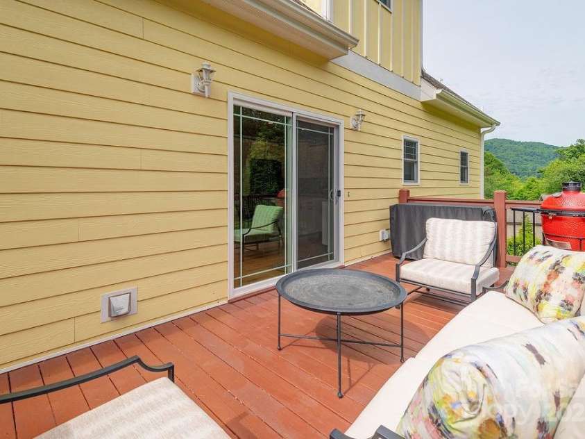 104 Bobby Ridge Drive, Leicester, NC 28748.  MLS# CAR4257247, YatesRealty ID 18239. 