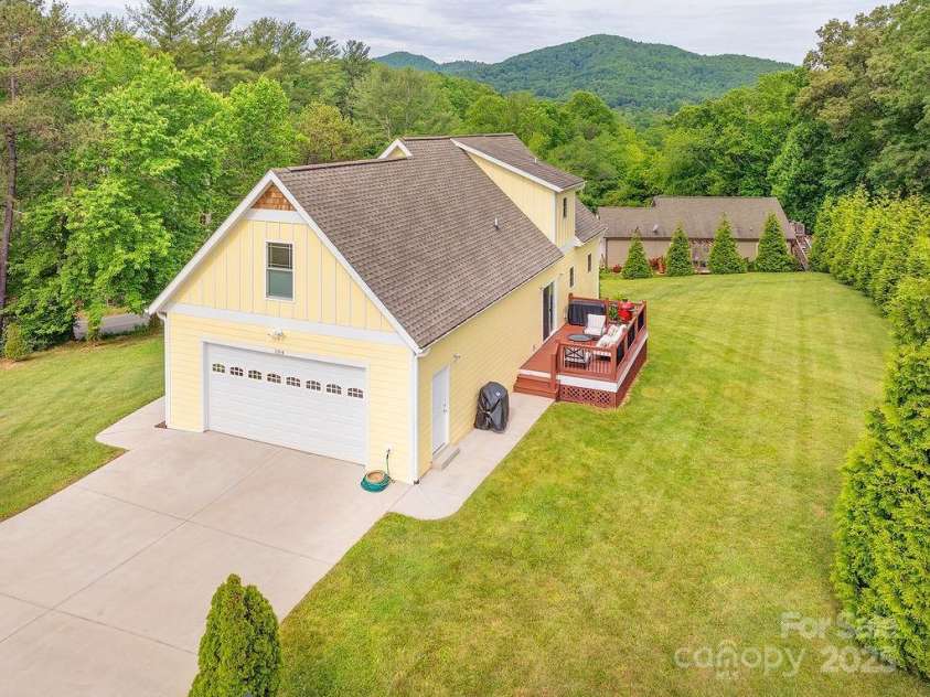 104 Bobby Ridge Drive, Leicester, NC 28748.  MLS# CAR4257247, YatesRealty ID 18239. 