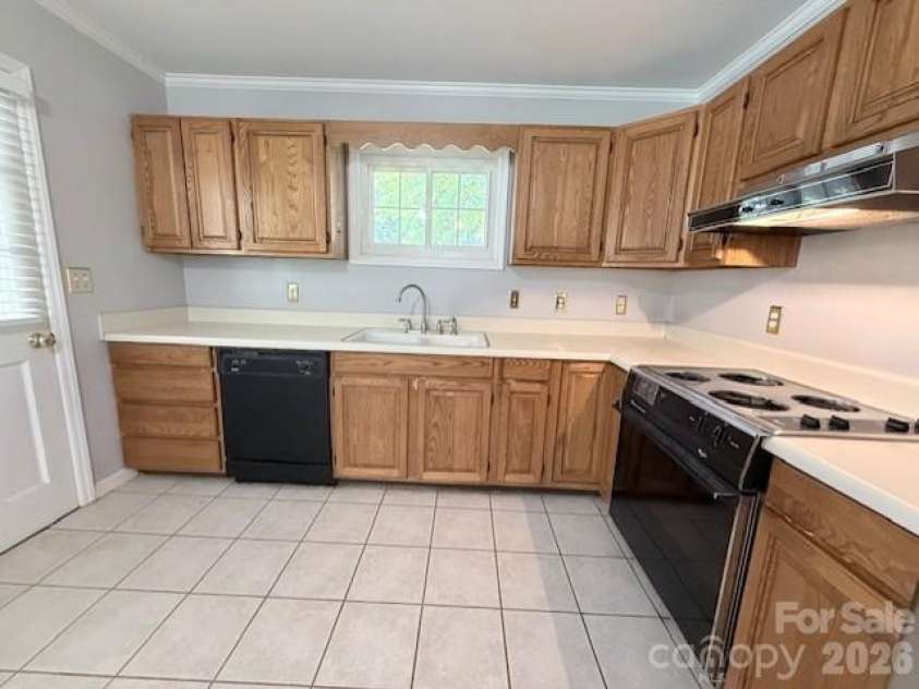 611 Westover Street, Gastonia, NC 28054.  MLS# CAR4371721, YatesRealty ID 18239. 