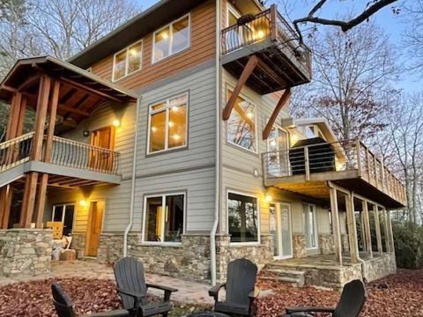 425 Flat Top Mountain Road, Fairview, NC 28730.  MLS# CAR4343659, YatesRealty ID 1824. 