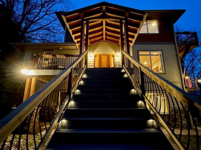 425 Flat Top Mountain Road, Fairview, NC 28730.  MLS# CAR4343659, YatesRealty ID 1824. 
