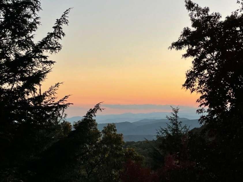 425 Flat Top Mountain Road, Fairview, NC 28730.  MLS# CAR4343659, YatesRealty ID 1824. 