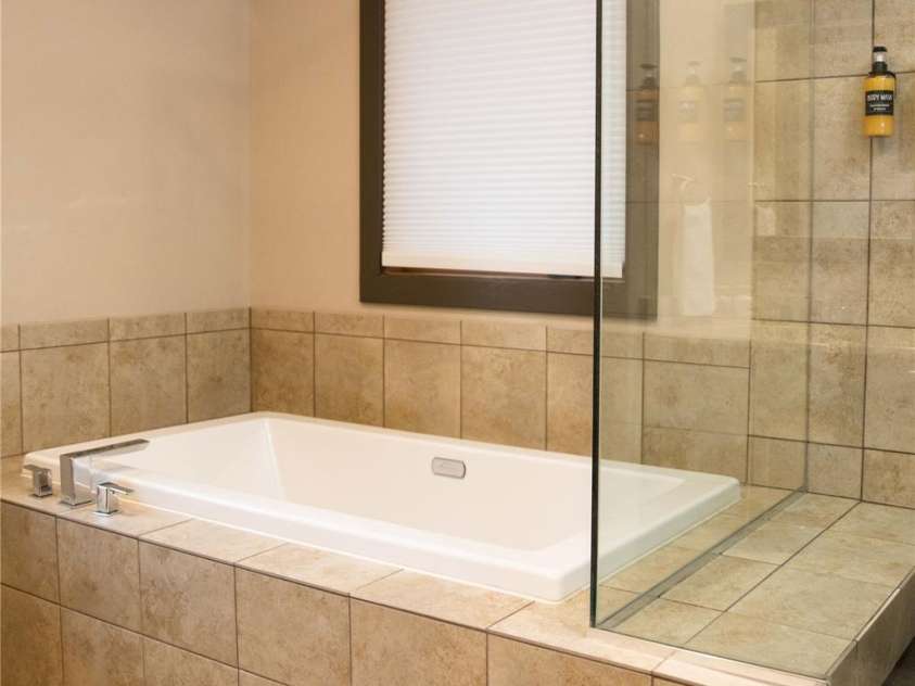 425 Flat Top Mountain Road, Fairview, NC 28730.  MLS# CAR4343659, YatesRealty ID 1824. Main Bathroom 