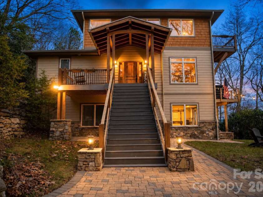425 Flat Top Mountain Road, Fairview, NC 28730.  MLS# CAR4399617, YatesRealty ID 1824. 