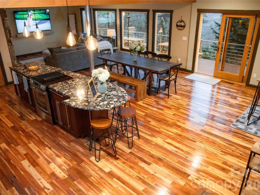 425 Flat Top Mountain Road, Fairview, NC 28730.  MLS# CAR4399617, YatesRealty ID 1824. 